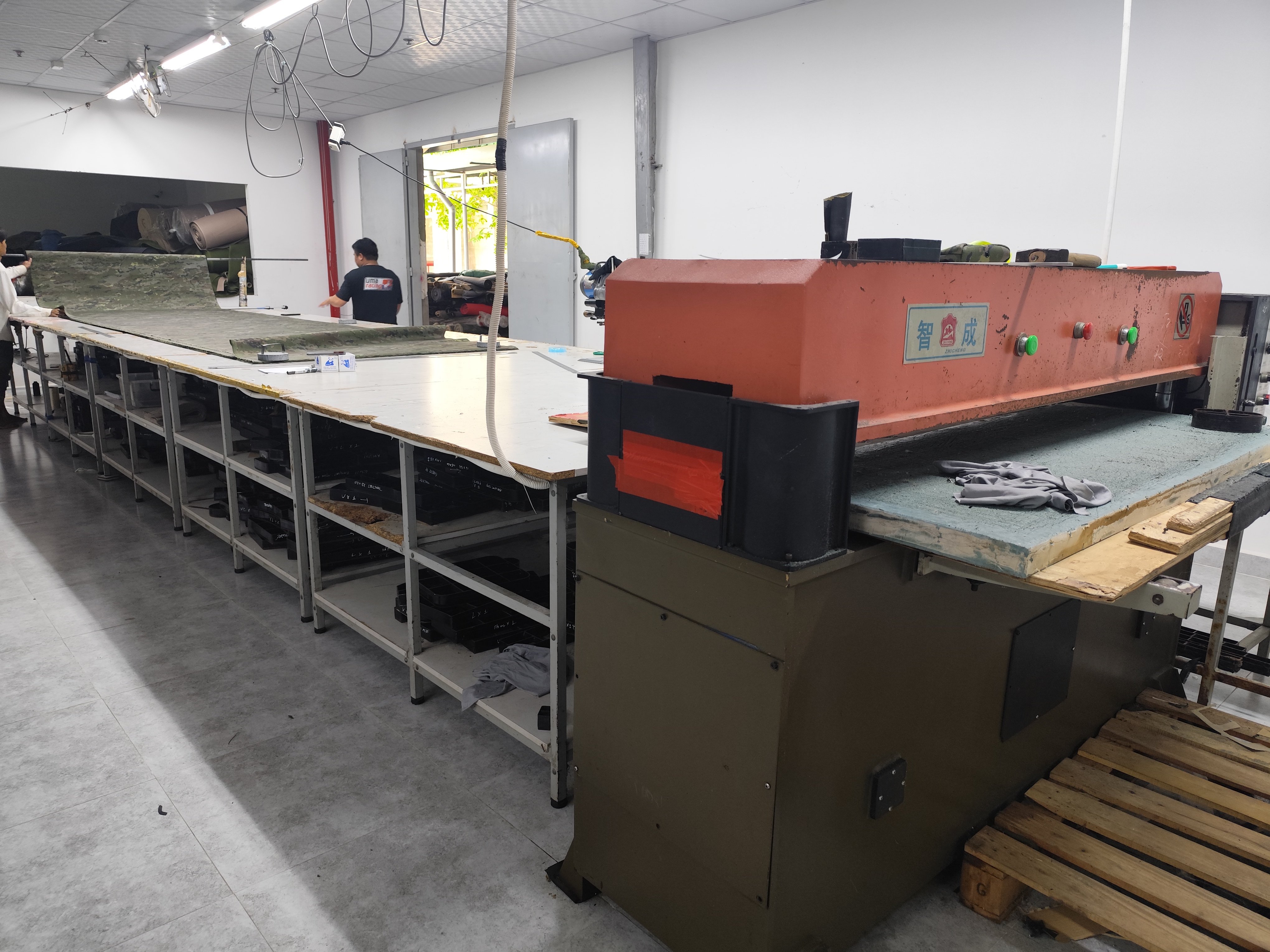 fabric cutting machine.jpg
